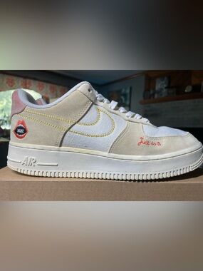 Nike Air Force 1 Low”Just Do It” “Rock N Roll” Beige White Sneaker. 
9W -7.5M